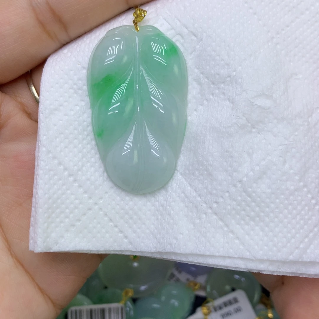 颈饰18K金镶嵌翡翠拾*