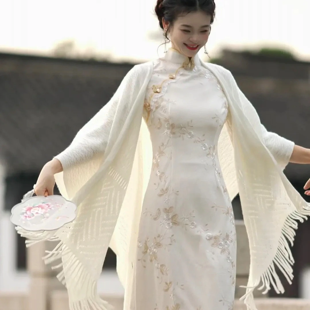 2025年新款旗袍披肩外搭长款镂空百搭气质披风针织流苏新中式斗篷