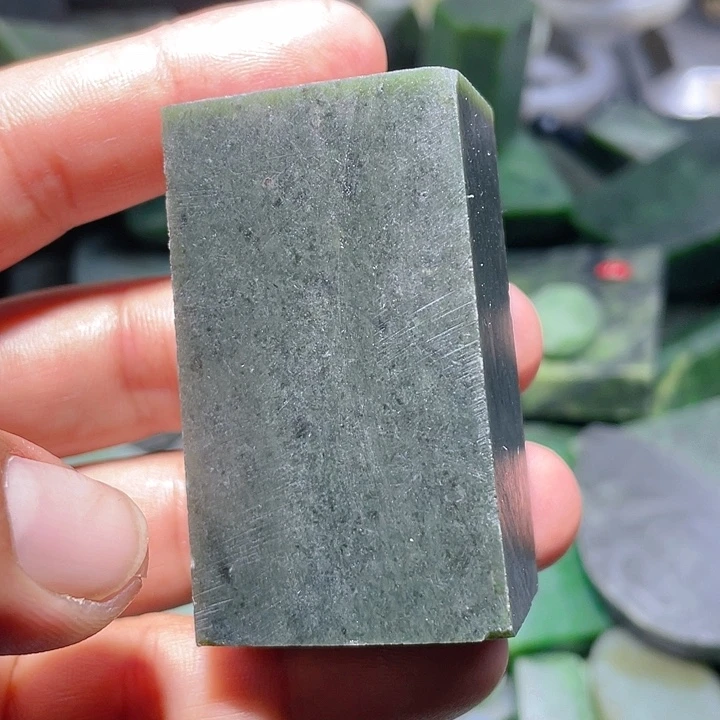 和田玉（碧玉）未镶嵌珠宝奇石