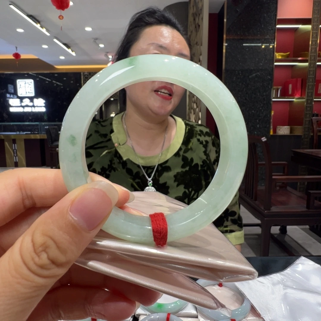 微***素未镶嵌手镯翡翠芙蓉绿底57福利不退不换