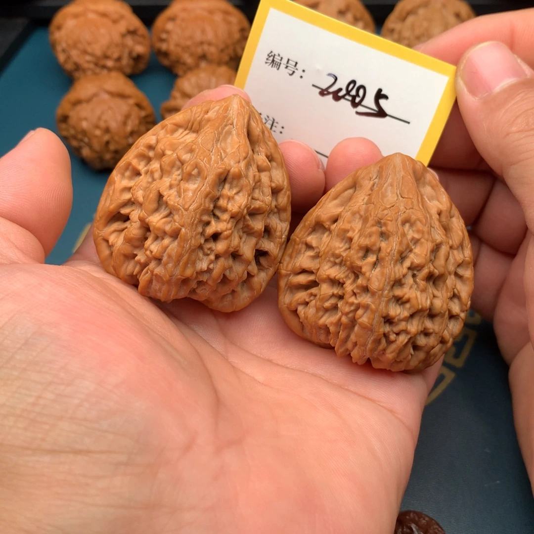 文玩核桃把件44全品虎头王2005