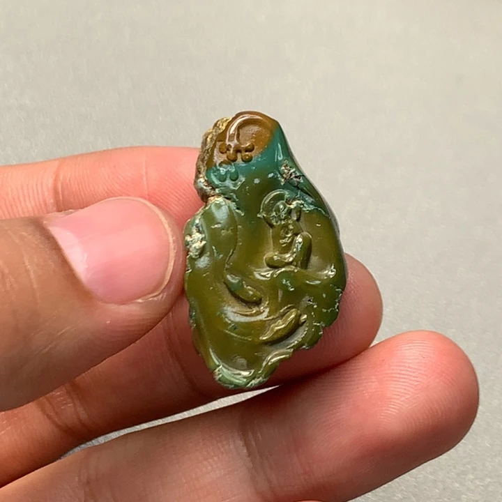 绿松石未镶嵌颈饰