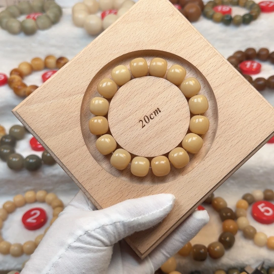 白玉菩提吊坠9-卡15天然风化老料奶黄