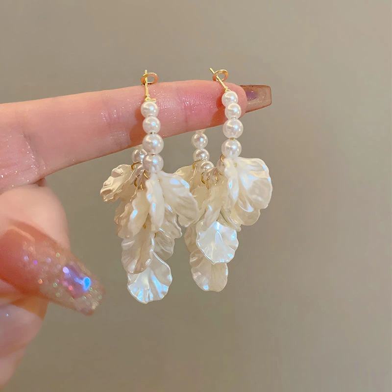 铜合金耳饰 【8034】白色花瓣花朵夸张耳环轻奢高级感耳钉小众耳饰