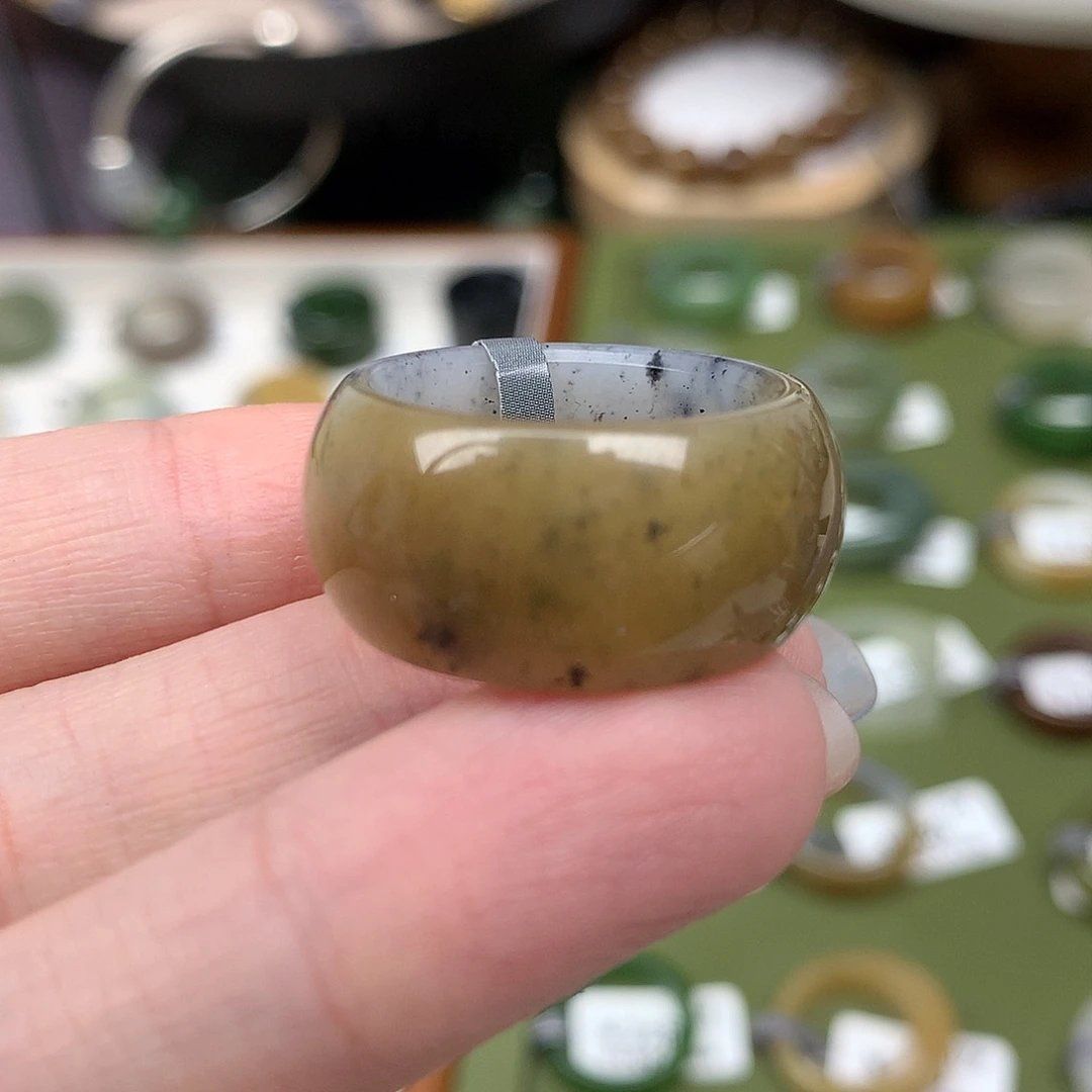 未镶嵌戒指和田玉