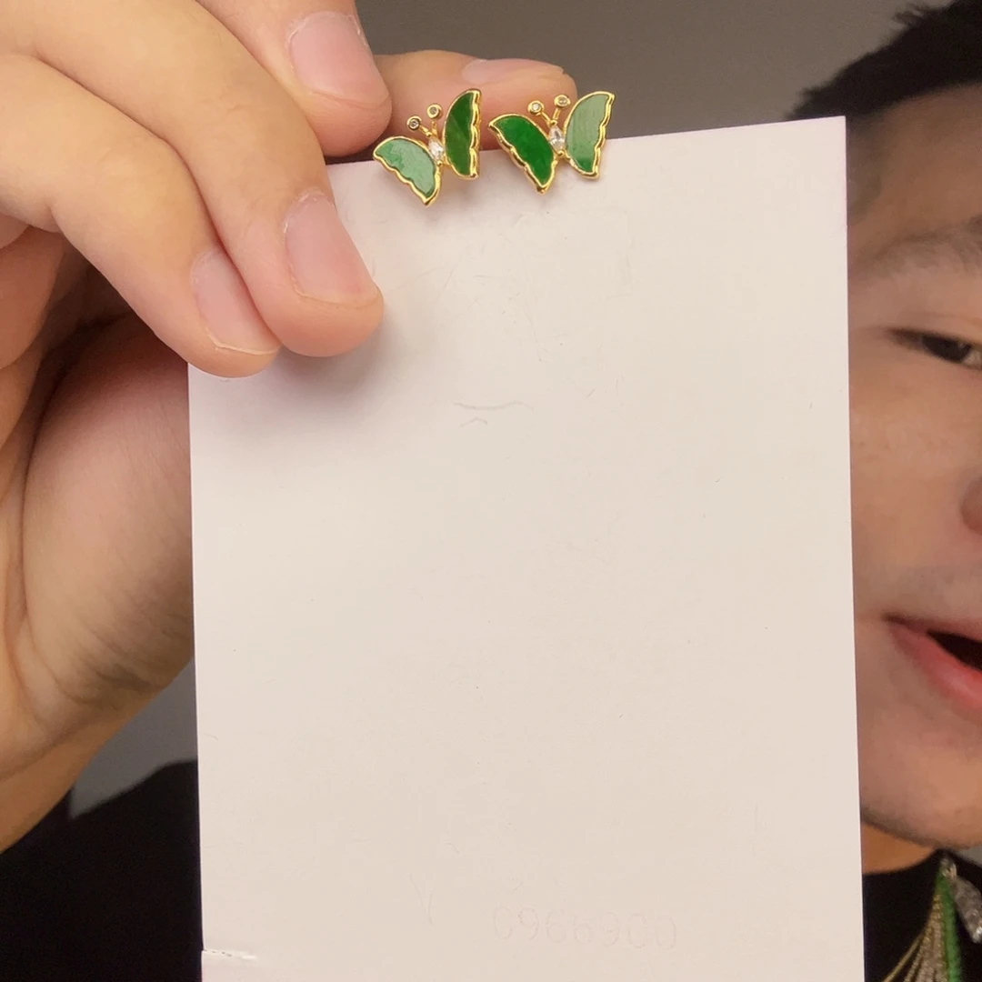 翡翠未镶嵌挂件一对