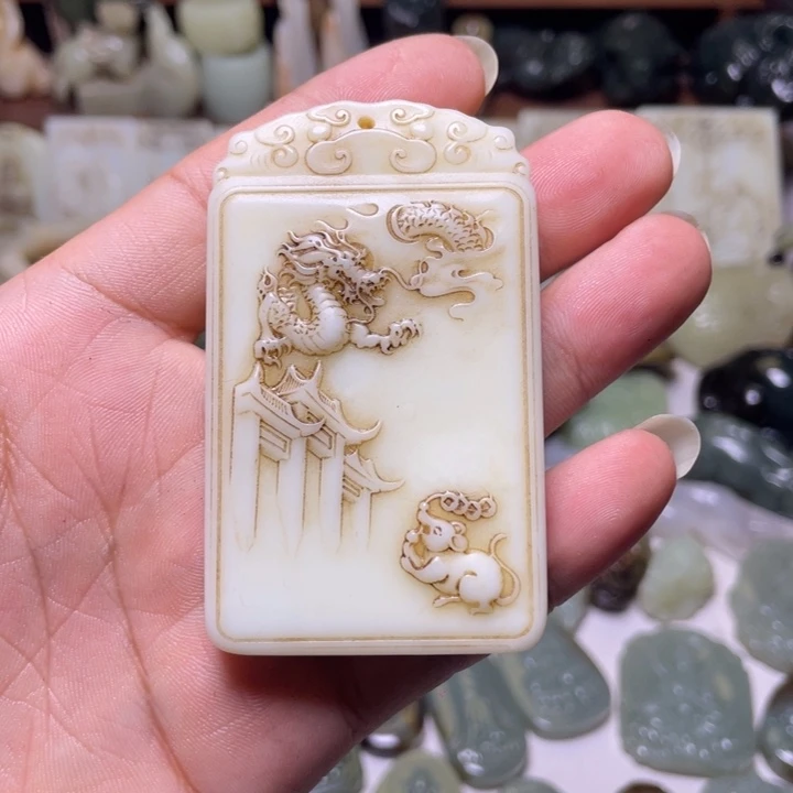 和田玉未镶嵌颈饰羽*