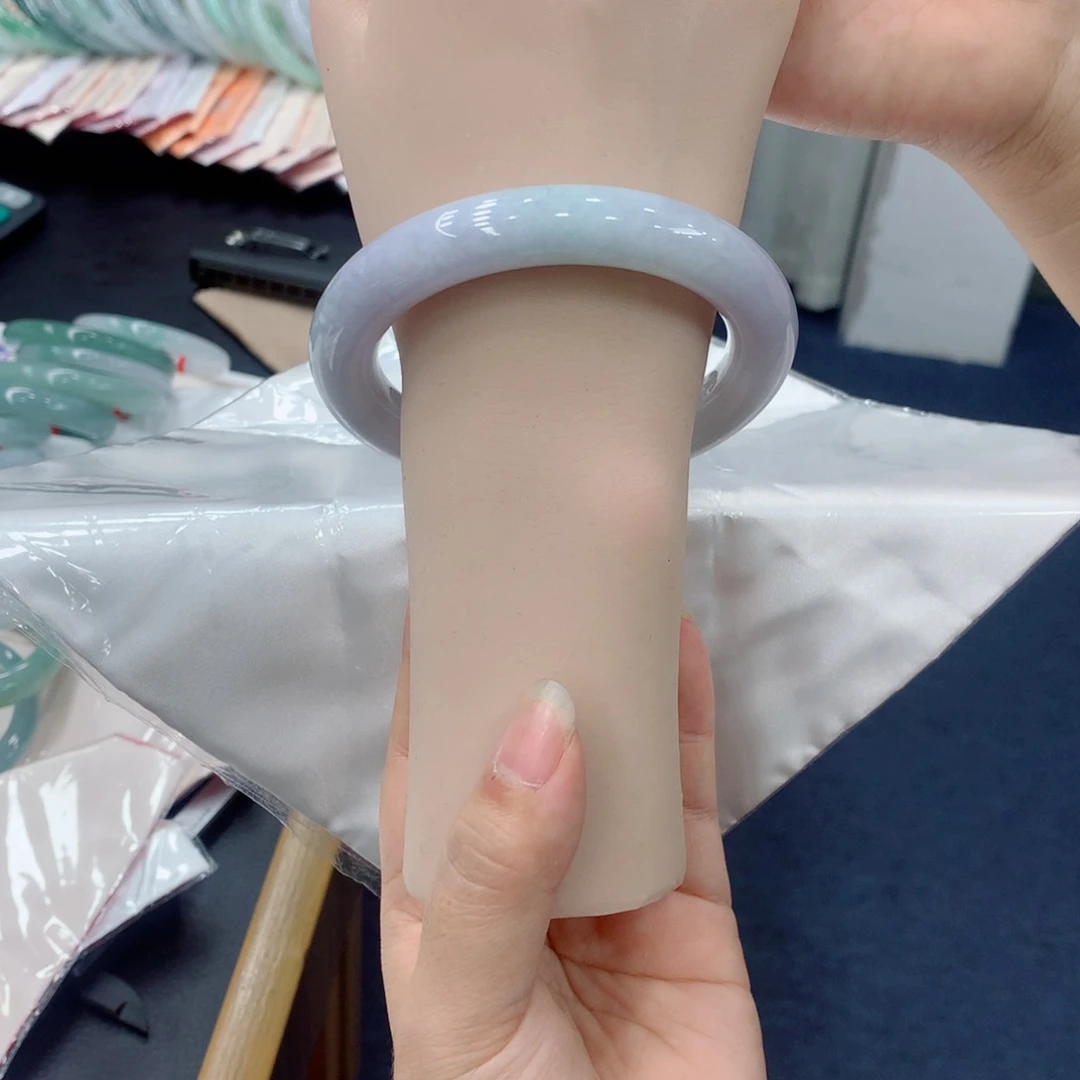 星****翡翠未镶嵌手镯48小时