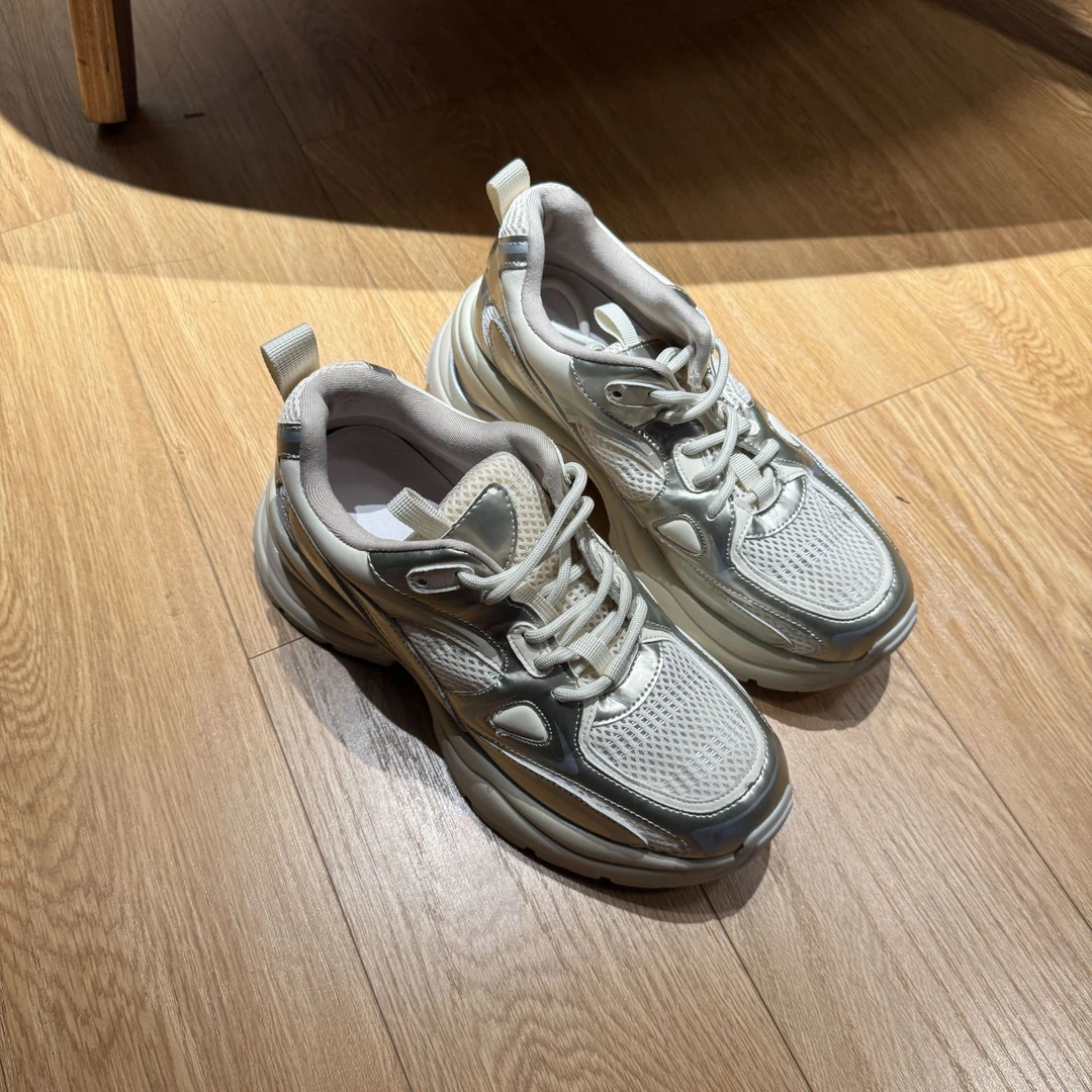 运动休闲女鞋39码样鞋！仅试穿拍摄！介意勿参与！！