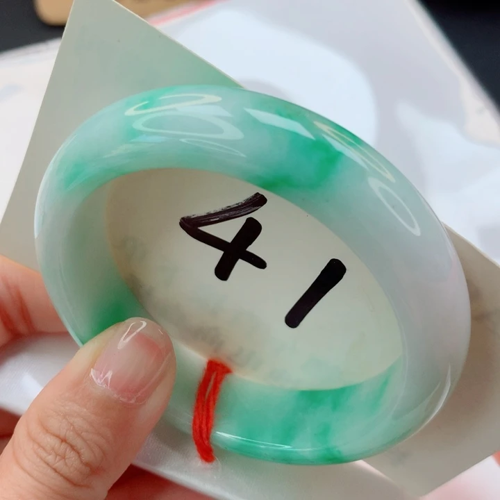 翡翠未镶嵌手镯白底青