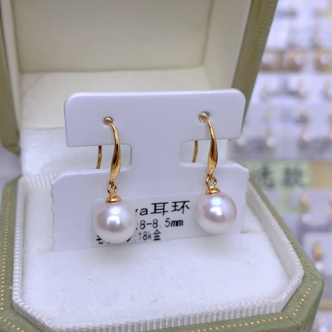 18K金镶嵌海水珍珠耳饰