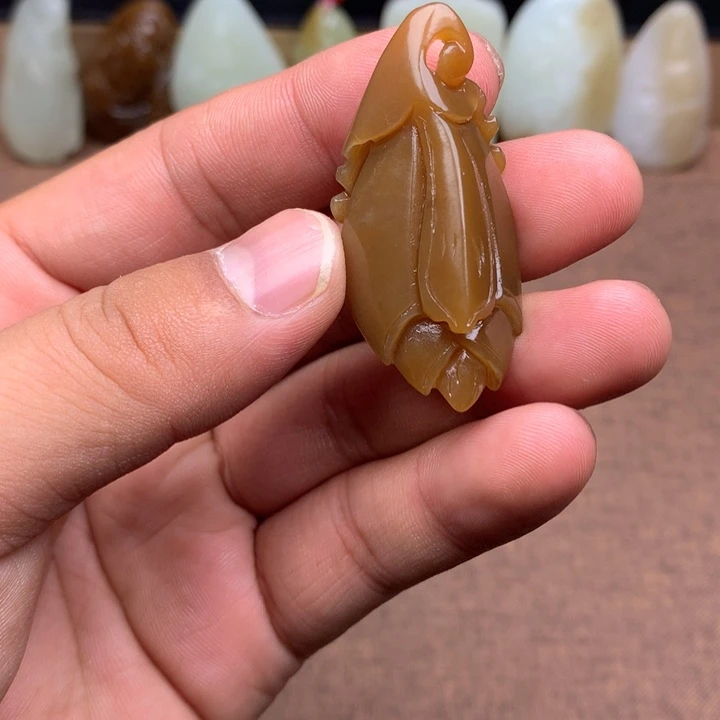 和田玉（糖玉）未镶嵌颈饰