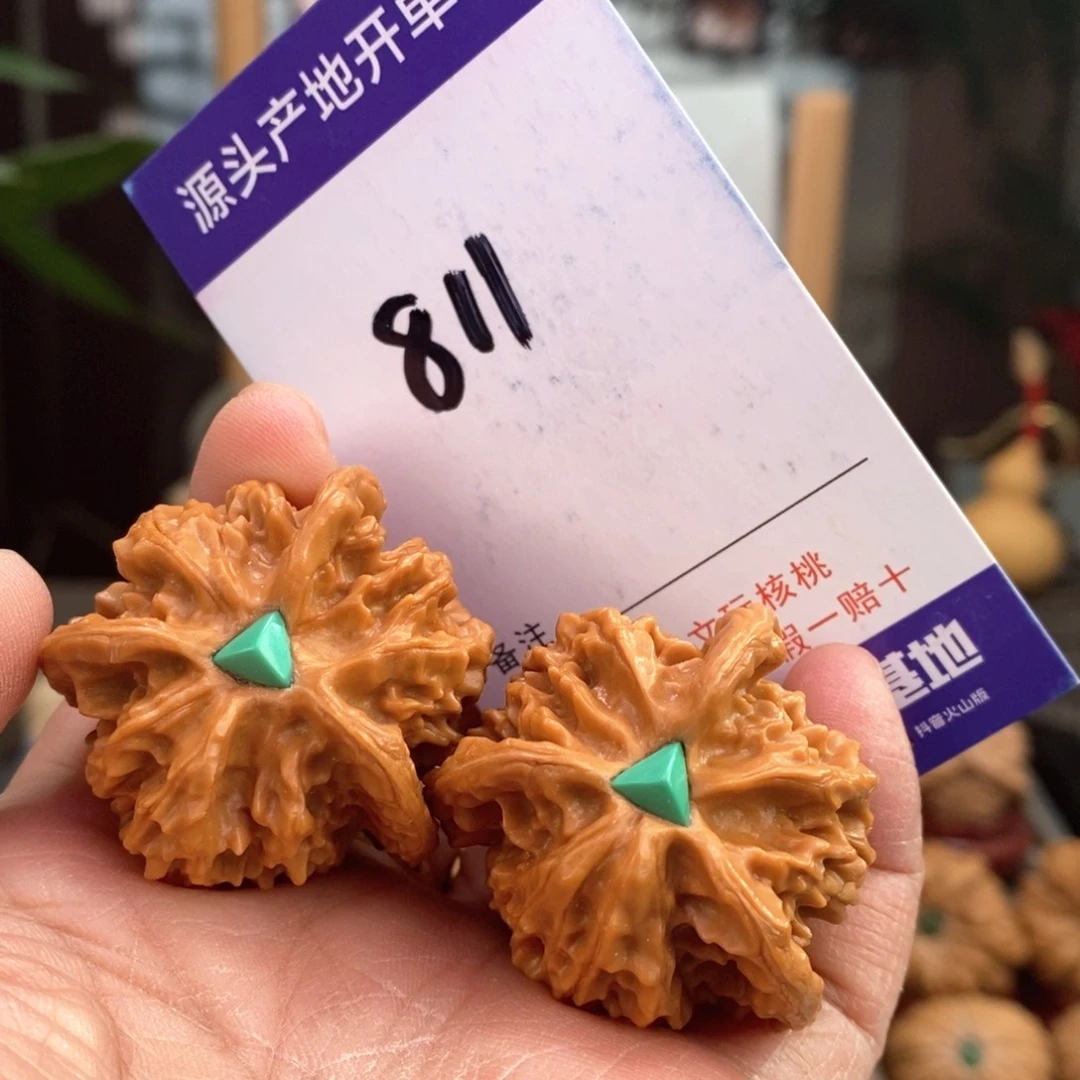 文玩核桃把件38镶嵌天然盘山三棱811号