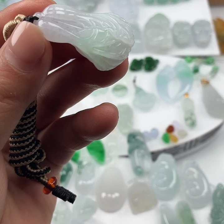 翡翠未镶嵌颈饰纯A