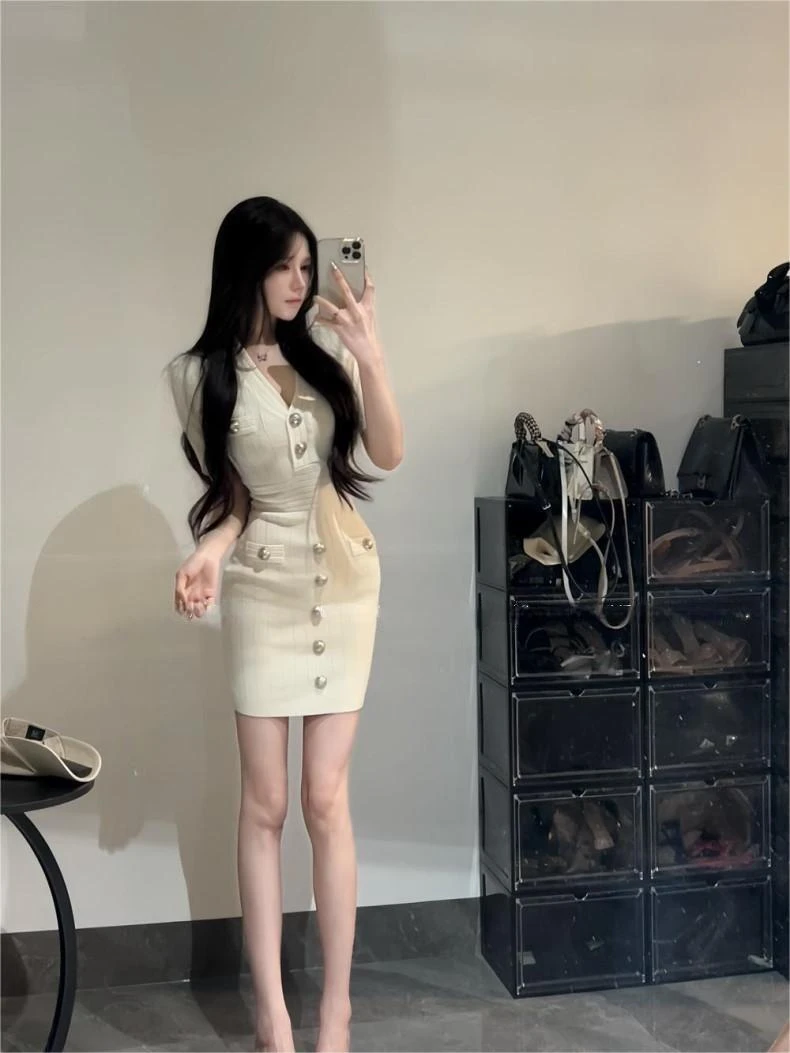 法式香风设计感气质短袖2025针织连衣裙新款腰显名媛性感修身显瘦