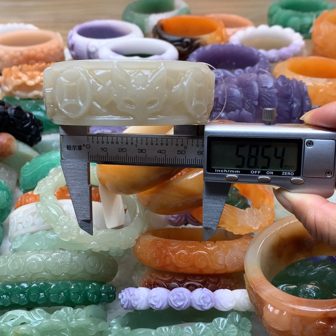 未镶嵌手镯石英质玉