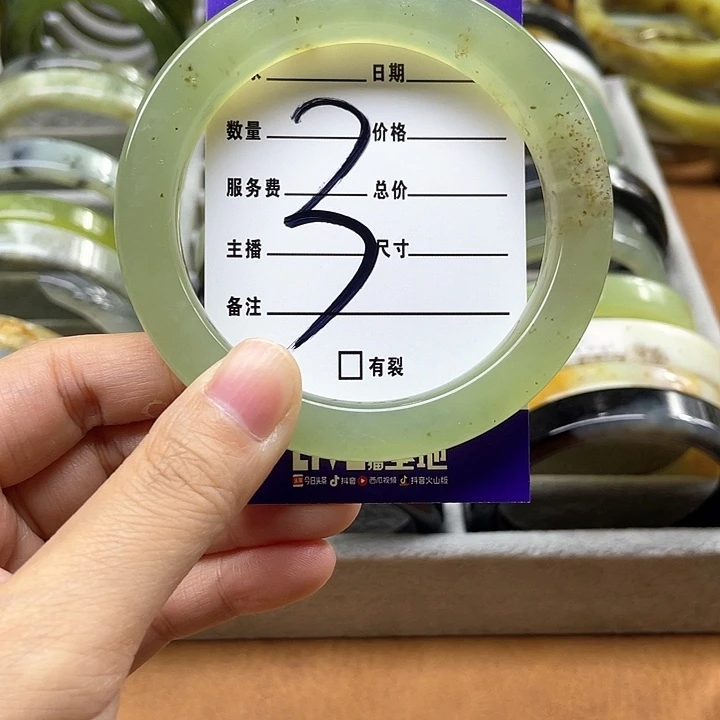 蛇纹石玉手镯合金惊*.