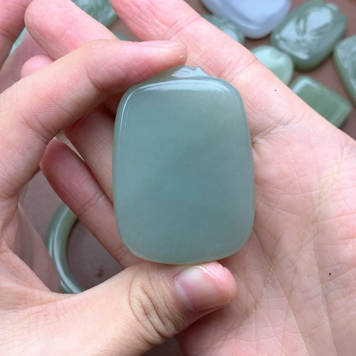 雪***燕和田玉未镶嵌手镯