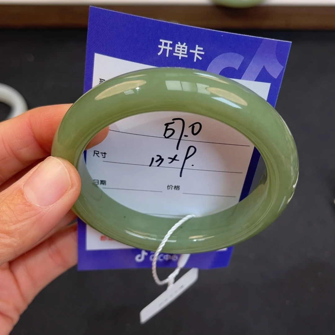 红***豆和田玉未镶嵌手镯