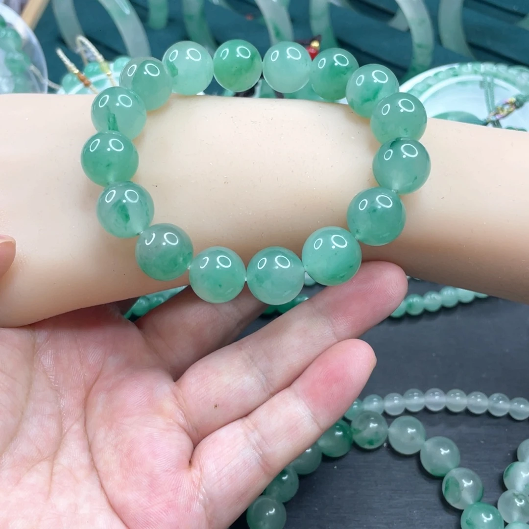 。***香石英质玉未镶嵌手串