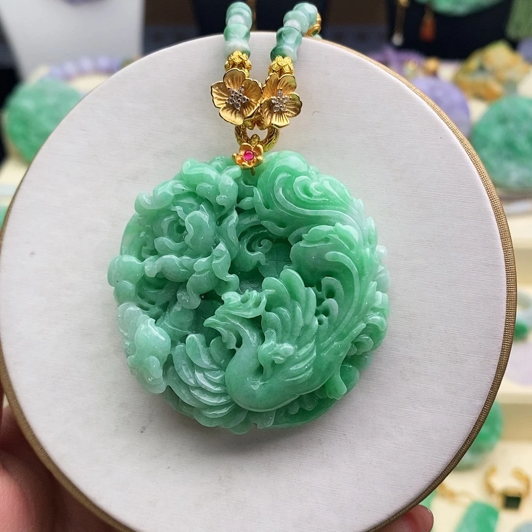 翡翠未镶嵌吊坠(赠链)