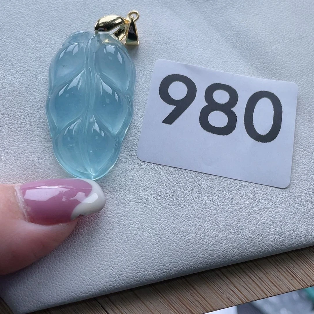 翡翠吊坠(赠链)未镶嵌