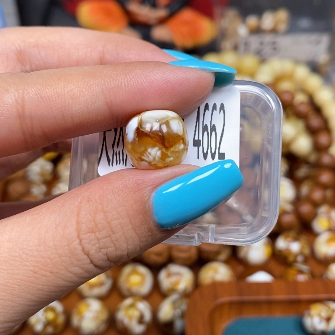 蜜蜡未镶嵌珠宝奇石4662