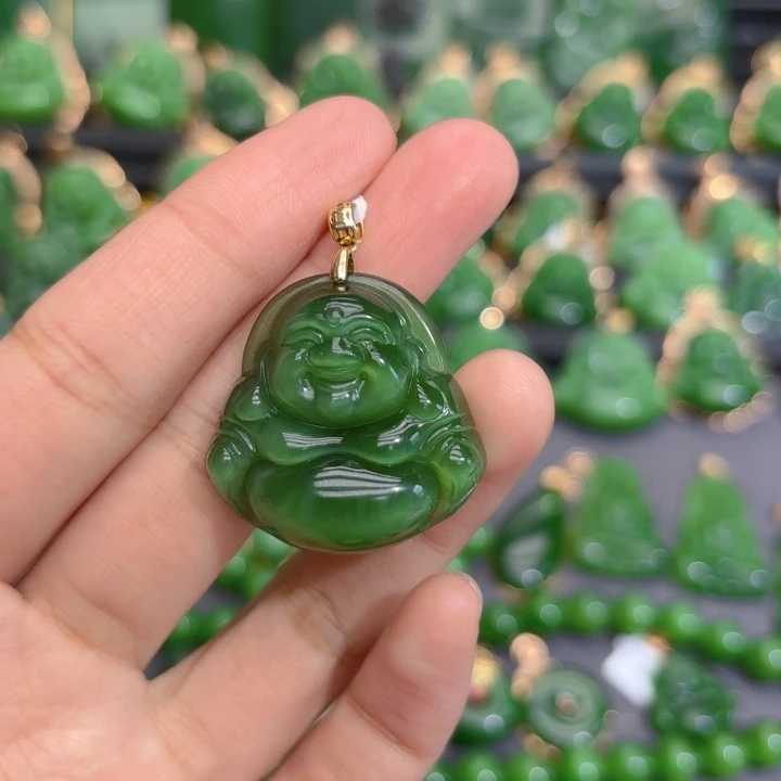 颈饰18K金镶嵌和田玉（碧玉）