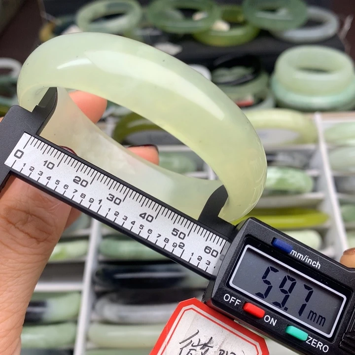 蛇纹石玉未镶嵌手镯605