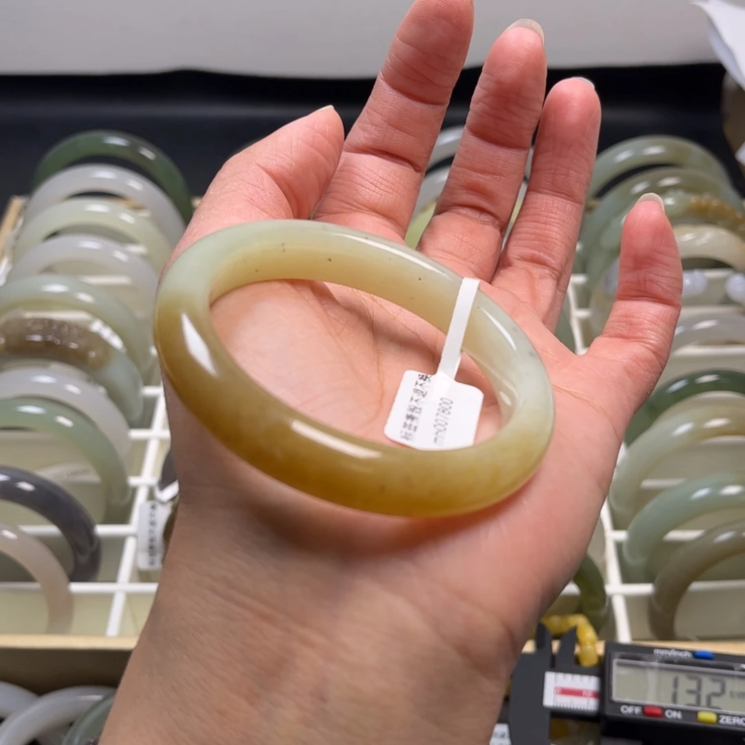 和田玉未镶嵌手镯55圈