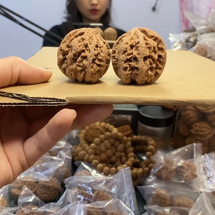 文玩核桃把件42粗筋尖黄