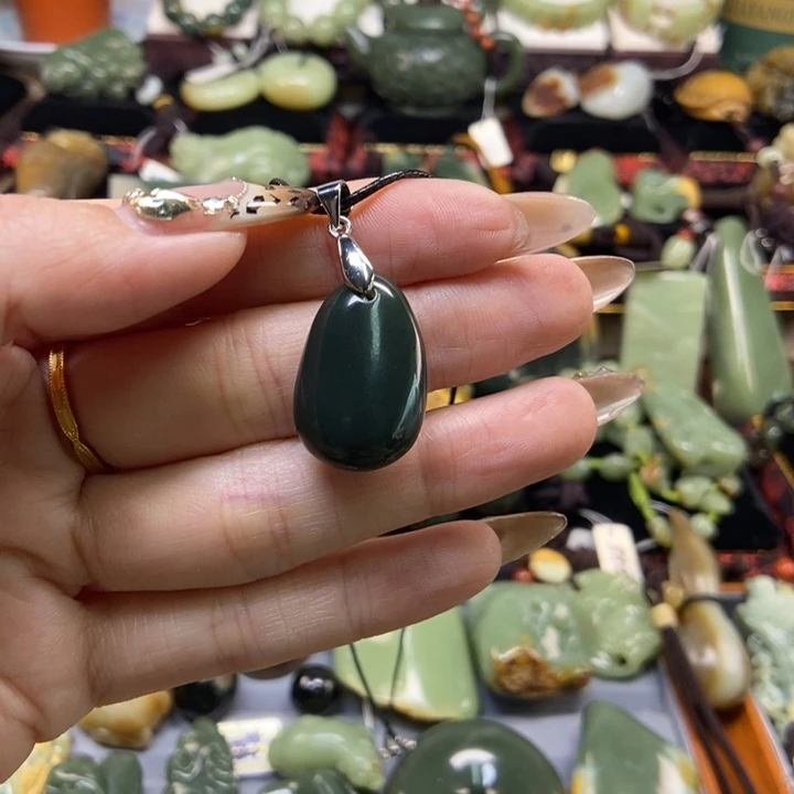颈饰未镶嵌岫岩老玉（透闪石质玉）快**妈