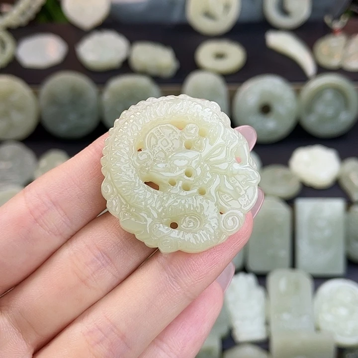 和田玉未镶嵌颈饰