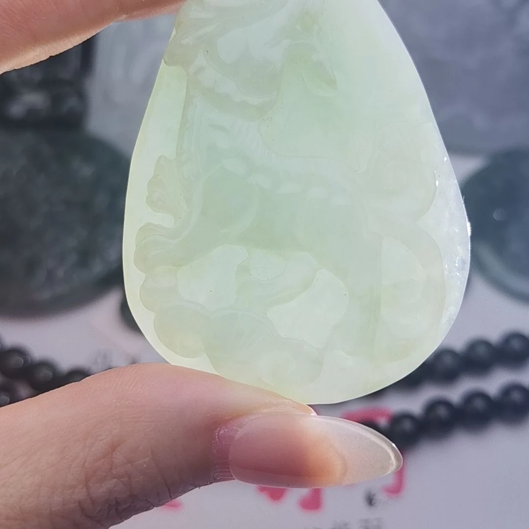 翡翠颈饰未镶嵌天然的A货翡翠