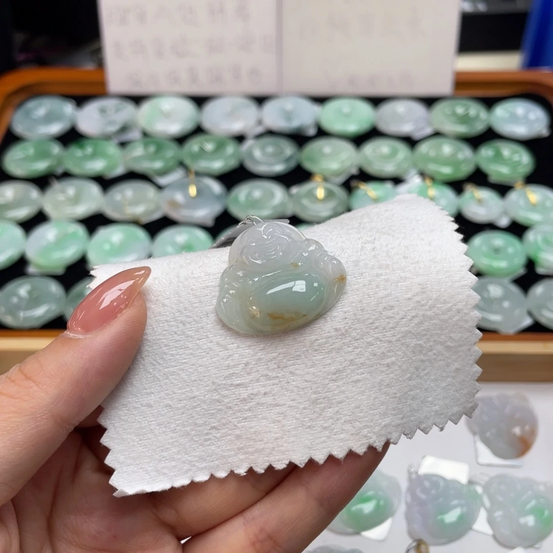 翡翠颈饰未镶嵌佛公