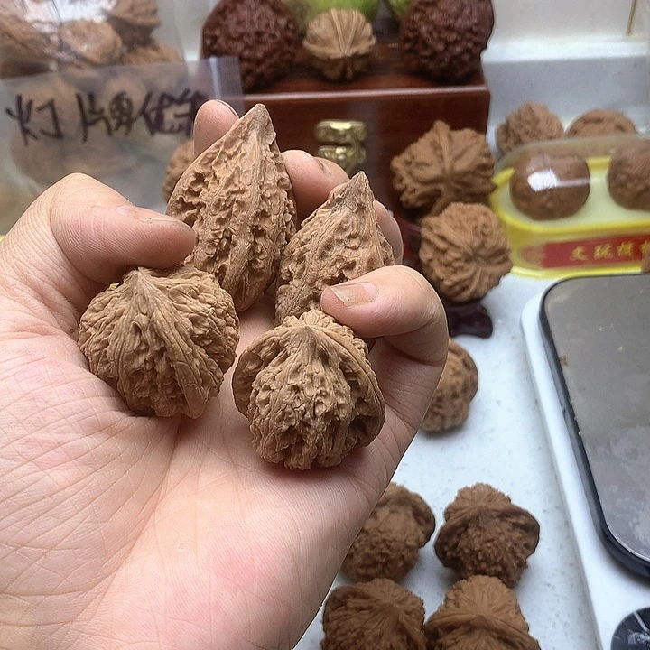 均***韬文玩核桃吊坠两对