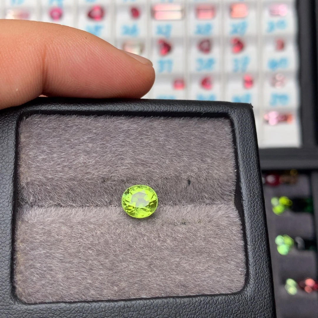 未镶嵌碧玺珠宝半成品2.28克拉全净无暇