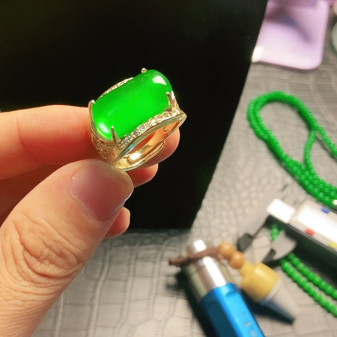 颈饰14K金镶嵌翡翠