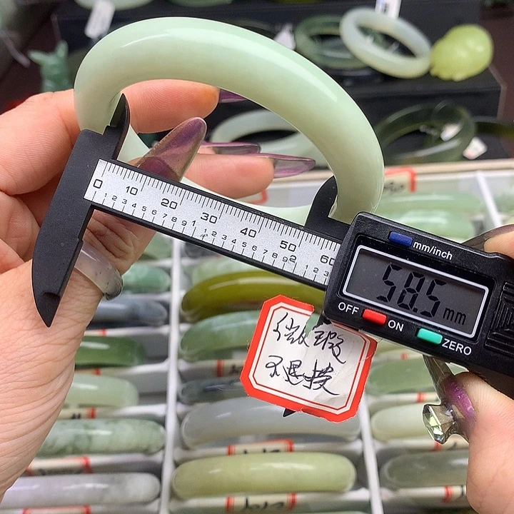 蛇纹石玉手镯未镶嵌1020