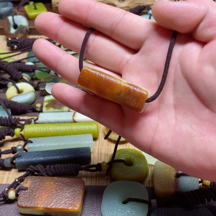 蛇纹石玉挂件未镶嵌数****凡