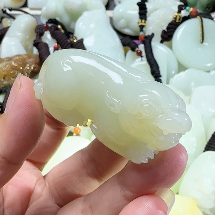 和田玉（糖玉）未镶嵌颈饰