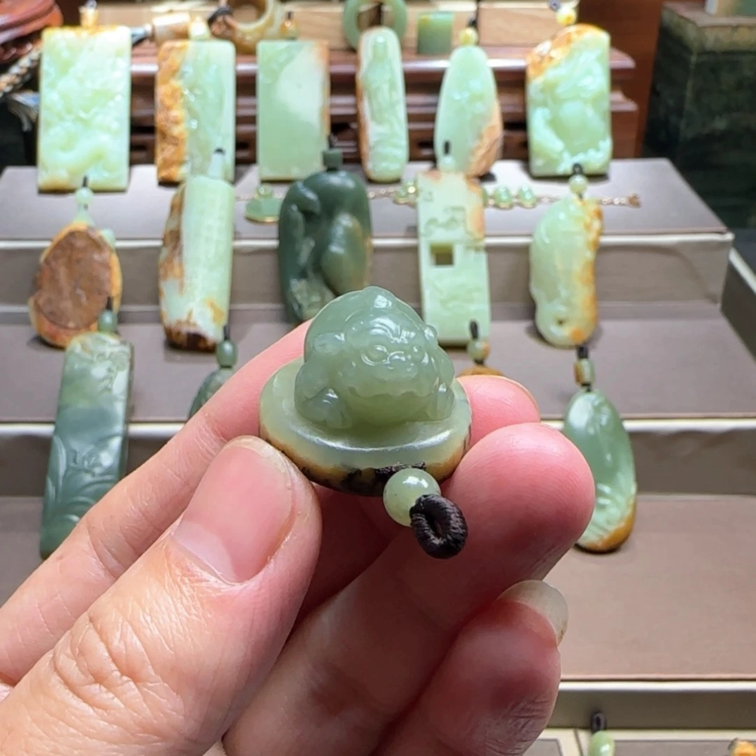 岫岩河磨玉（透闪石质玉）挂件未镶嵌兄*连