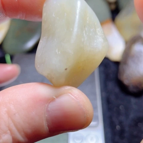 套链未镶嵌和田玉（糖玉）