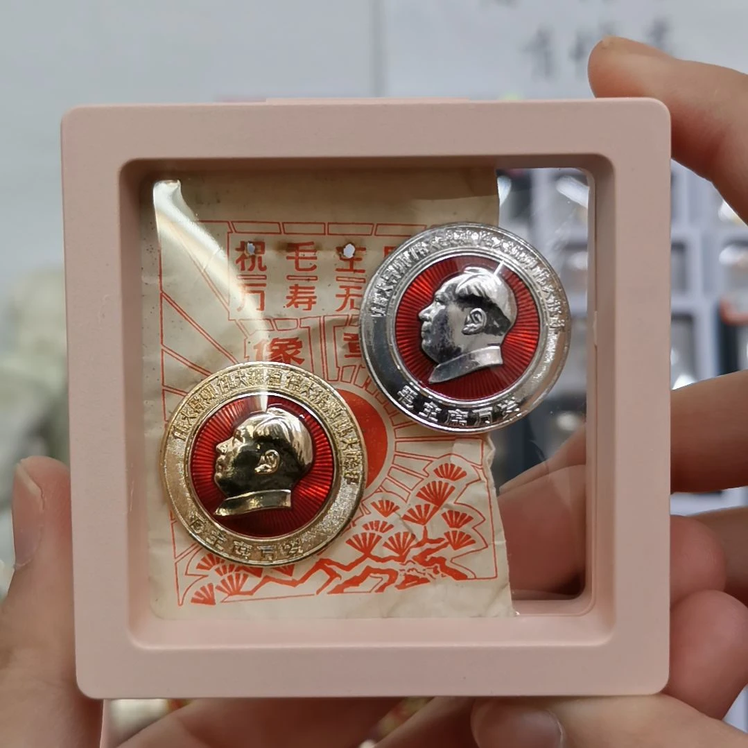 其他普通金属小*哥红色收藏纪念章1枚