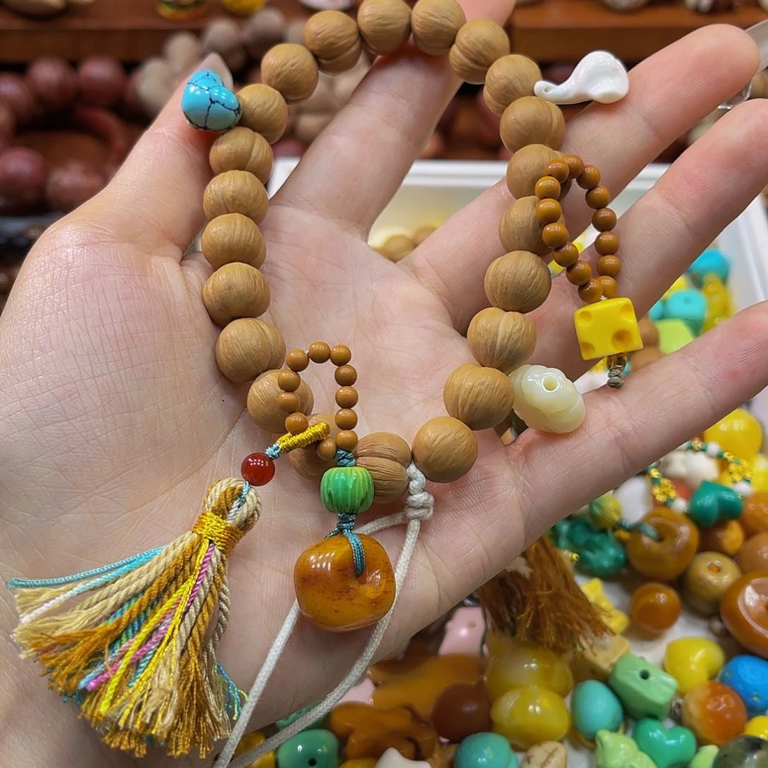 库克无事牌穿好配饰做手持