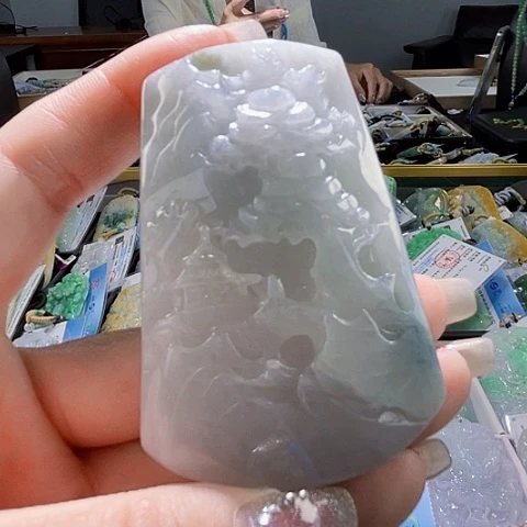 颈饰未镶嵌翡翠一个