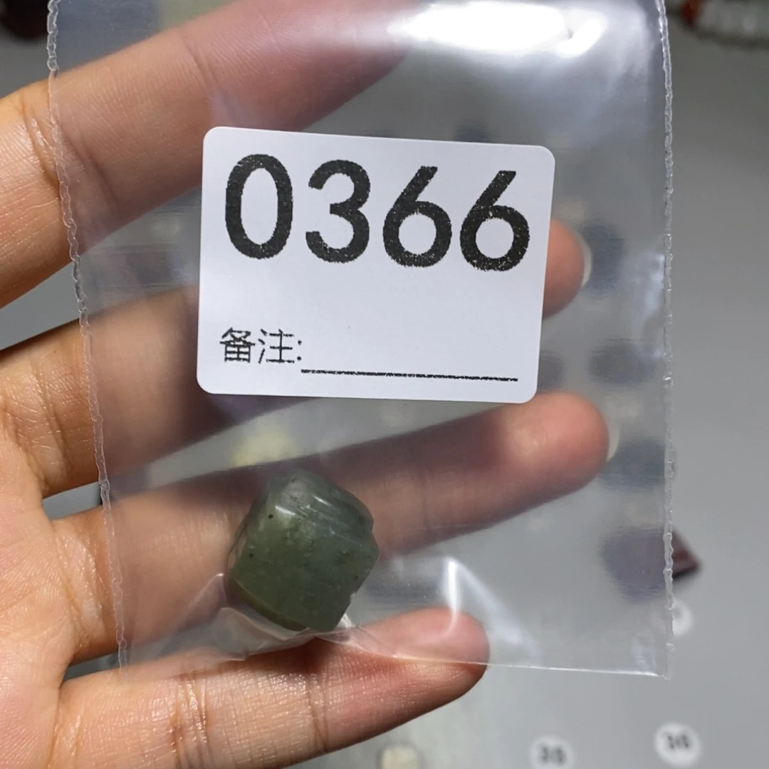 颈饰未镶嵌透闪石质玉英***事