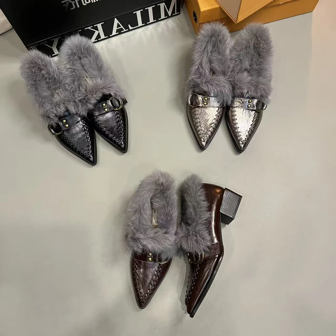 2025秋冬季新款保暖时尚日常温柔气质时髦复古金属毛毛爆款尖头鞋