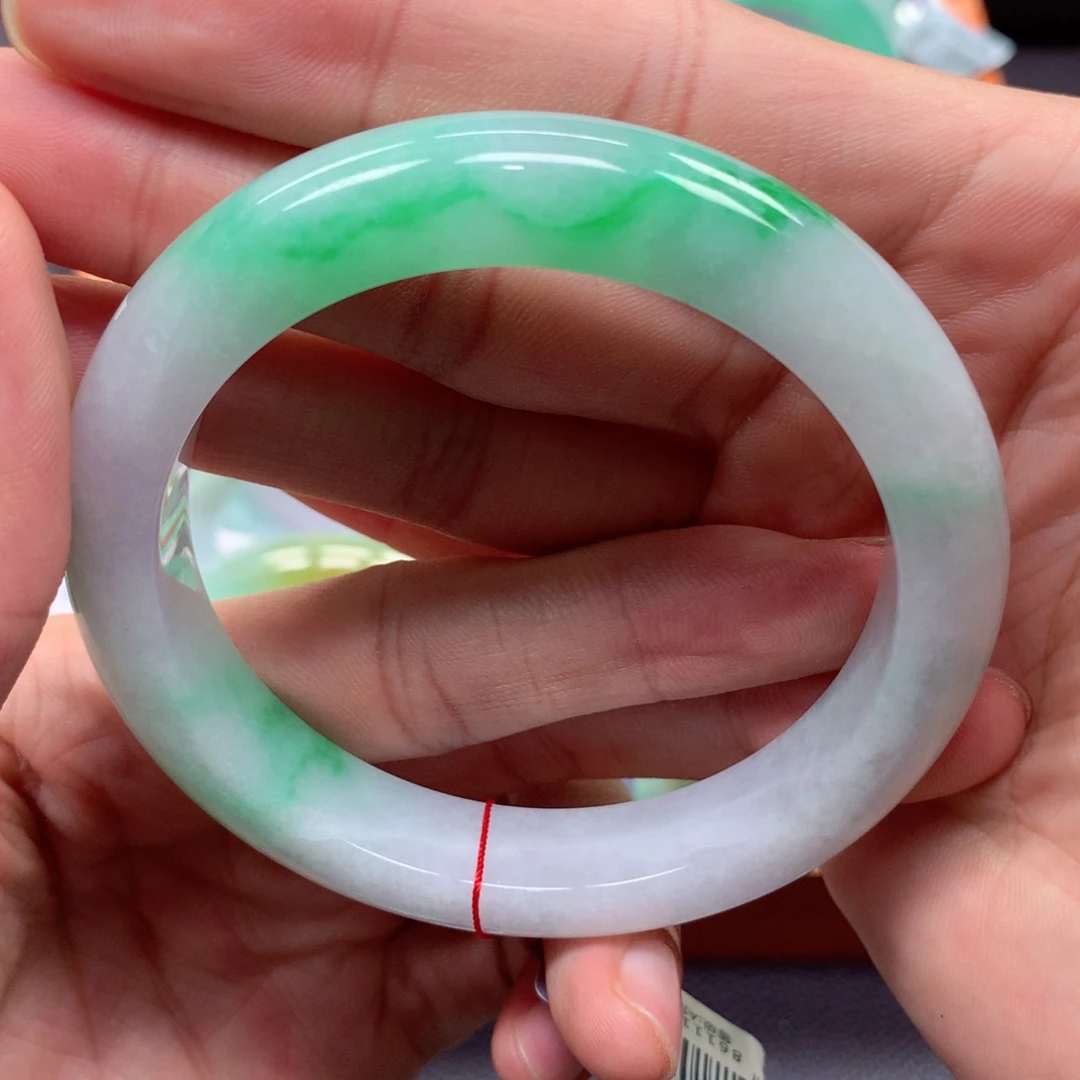 翡翠手镯未镶嵌莉缅甸翡翠