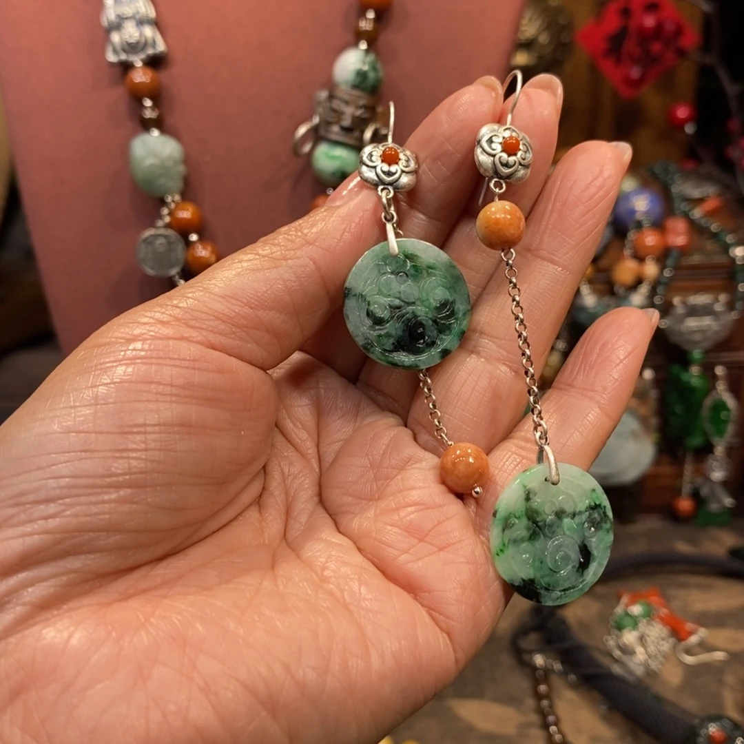 翡翠吊坠(赠链)未镶嵌